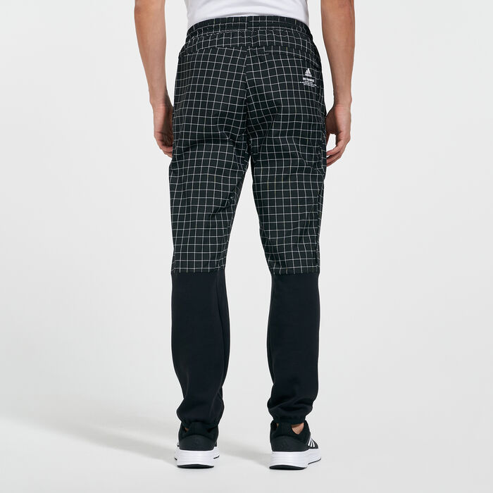 adidas Men's Z.N.E. Sportswear Primeblue Trackpants Black adidas Men's Z.N.E. Sportswear Primeblue Trackpants Black image number 1