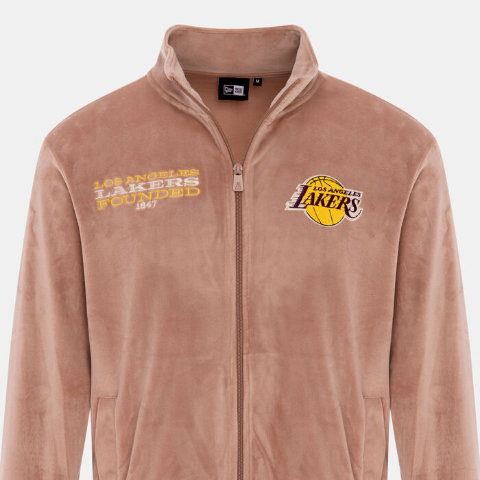 New Era Men's NBA Los Angeles Lakers Lifestyle Velour Full-Zip Track Jacket Beige New Era Men's NBA Los Angeles Lakers Lifestyle Velour Full-Zip Track Jacket Beige image number 2