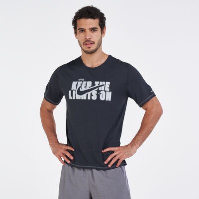 Nike Men's Dri-FIT Wild Run Miler T-Shirt Grey