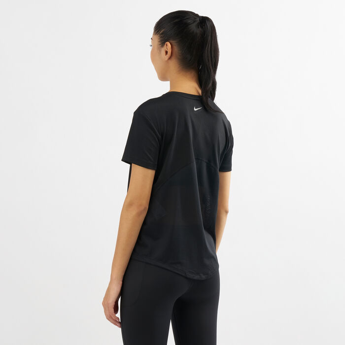 Nike Women's Miler Running T-Shirt Black Nike Women's Miler Running T-Shirt Black image number 1