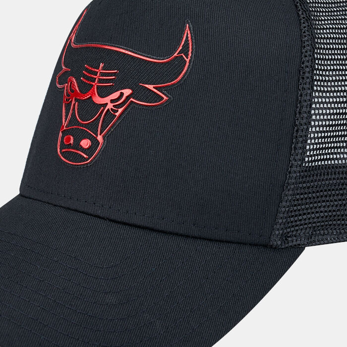 New Era Men's Foil Logo Chicago Bulls Trucker Cap Black New Era Men's Foil Logo Chicago Bulls Trucker Cap Black image number 2