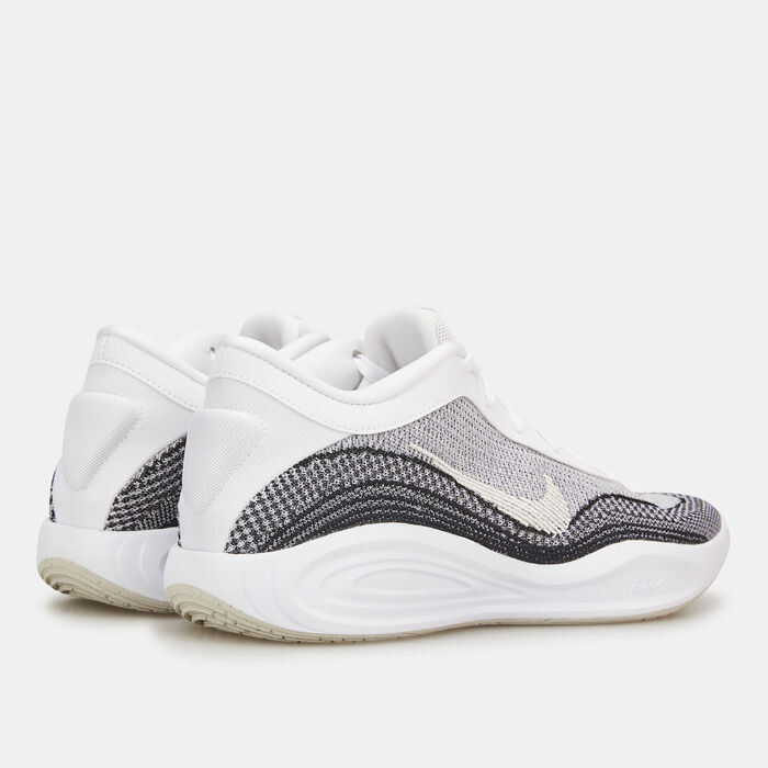 Nike Men's G.T. Hustle Academy Basketball Shoes Grey Nike Men's G.T. Hustle Academy Basketball Shoes Grey image number 2