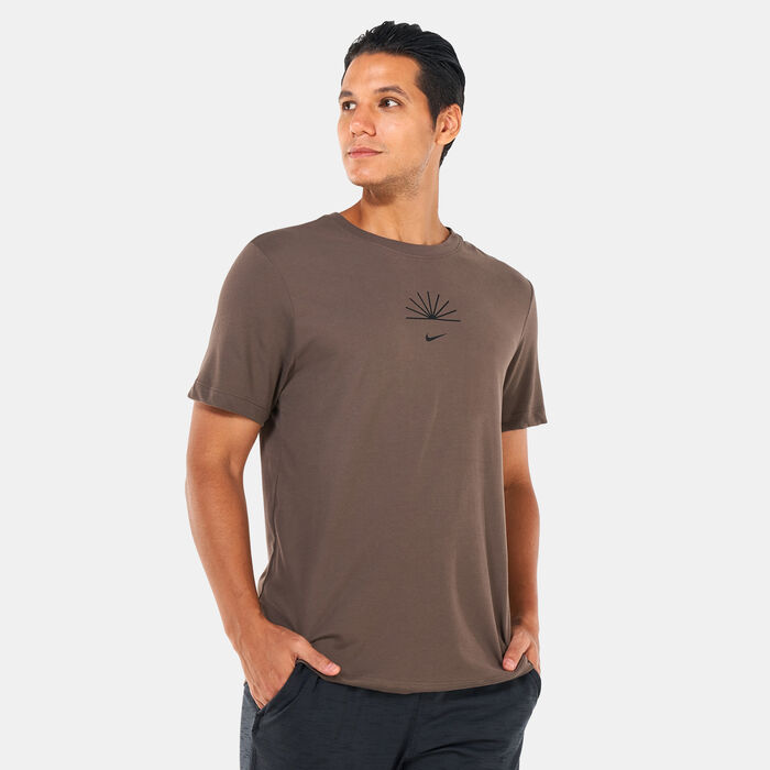 Nike Men's Dri-FIT Yoga 1 T-Shirt Brown Nike Men's Dri-FIT Yoga 1 T-Shirt Brown image number 0