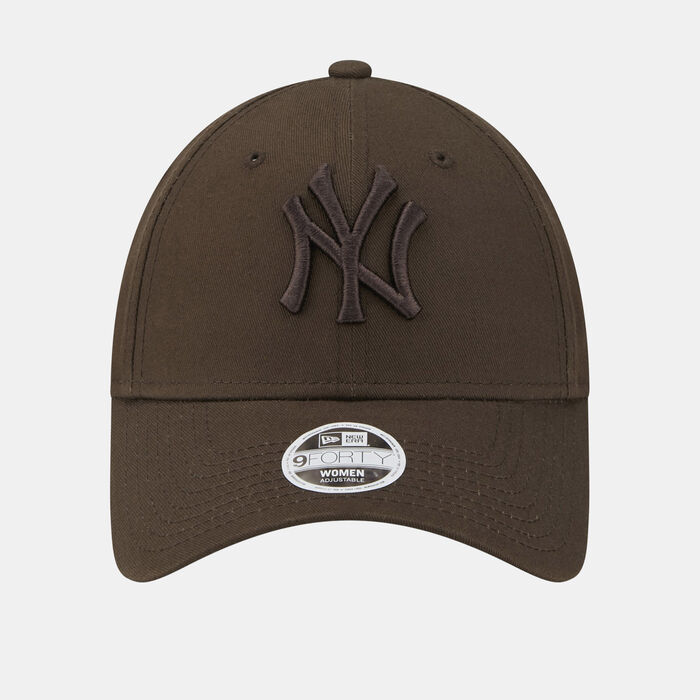 New Era Women's Essentials 9FORTY New York Yankees Cap Brown image number 0