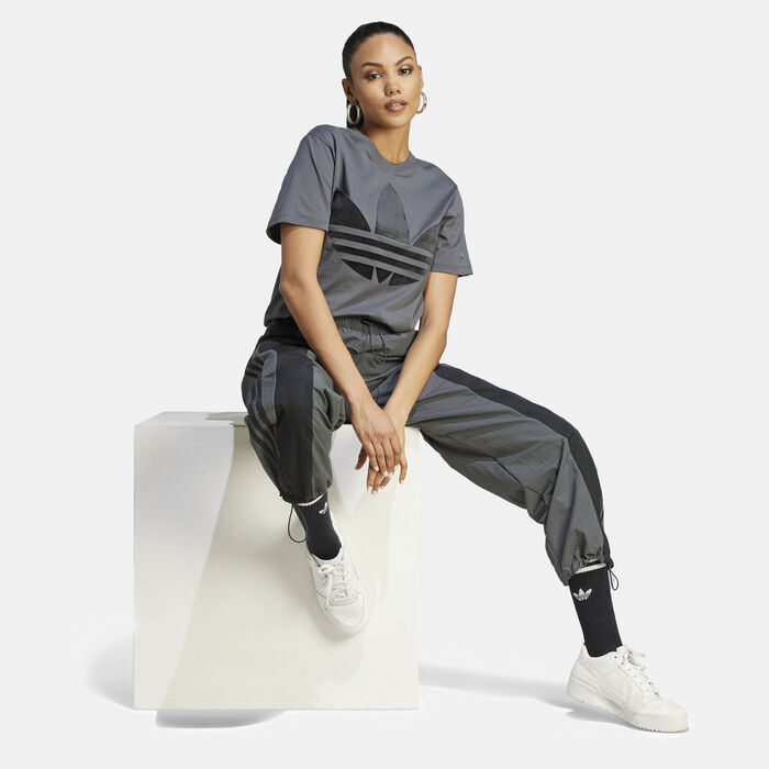 adidas Originals Women's Adicolor Classics Trefoil T-Shirt Grey adidas Originals Women's Adicolor Classics Trefoil T-Shirt Grey image number 2
