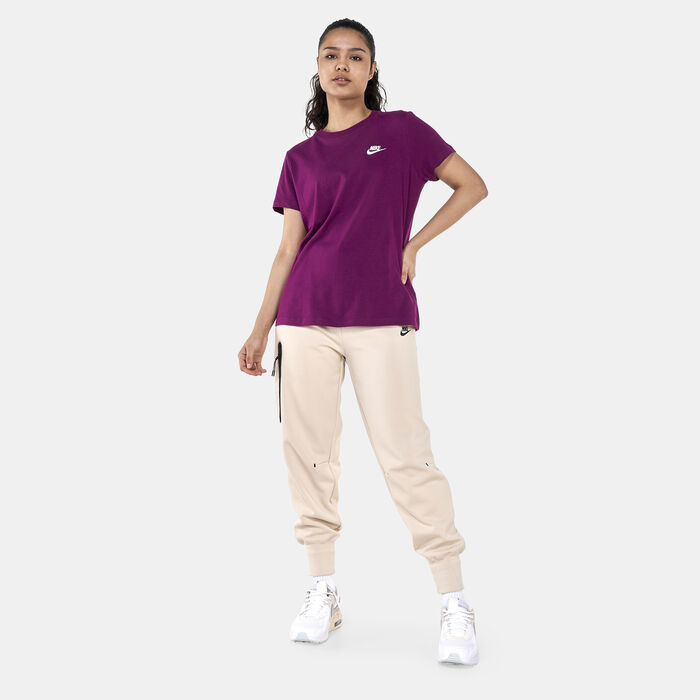 Nike Women's Sportswear Club T-Shirt Red Nike Women's Sportswear Club T-Shirt Red image number 2