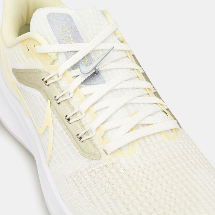 Nike Women's Air Zoom Pegasus 39 Shoe Ivory Nike Women's Air Zoom Pegasus 39 Shoe Ivory image number 4