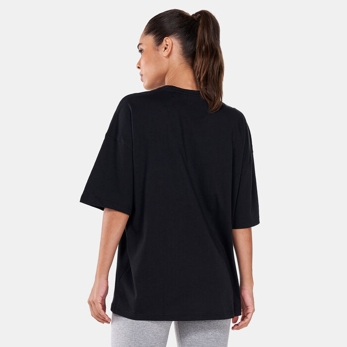 adidas Women's Essentials Repeat Logo Oversized T-Shirt Black adidas Women's Essentials Repeat Logo Oversized T-Shirt Black image number 1