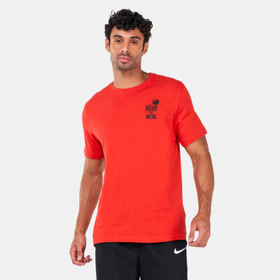 Nike Men's Seasonal T-Shirt Red Nike Men's Seasonal T-Shirt Red