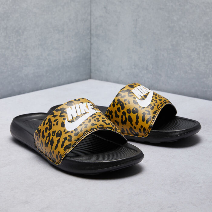 Nike Women's Victori One Printed Slide Brown Nike Women's Victori One Printed Slide Brown image number 3