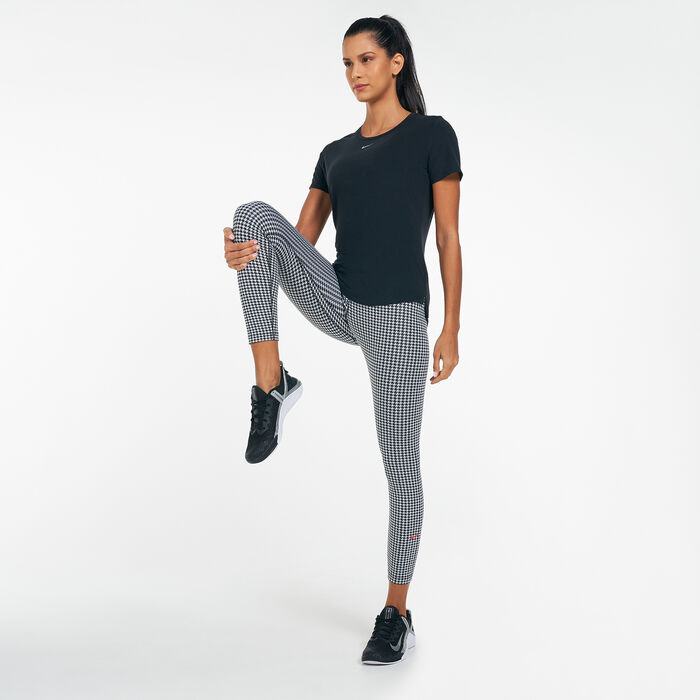 Nike Women's Dri-FIT UV One Luxe T-Shirt Black Nike Women's Dri-FIT UV One Luxe T-Shirt Black image number 2