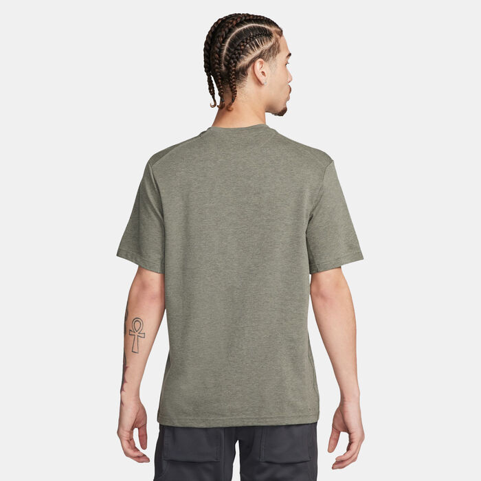 Nike Men's Primary Swoosh Dri-FIT Versatile Training Top Green Nike Men's Primary Swoosh Dri-FIT Versatile Training Top Green image number 1