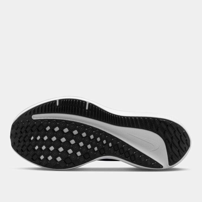 Nike Men's Winflo 10 Road Running Shoes (Extra Wide) Black image number 3