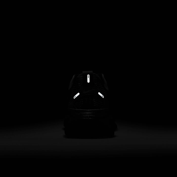 Nike Women's Vomero 18 Road Running Shoes Black image number 8