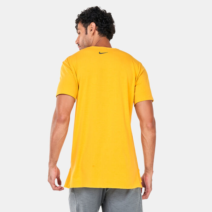 Nike Men's Dri-FIT Yoga Top yellow Nike Men's Dri-FIT Yoga Top yellow image number 1