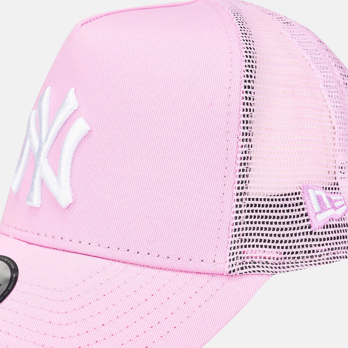 New Era Men's MLB New York Yankees League Essential Trucker Cap Pink New Era Men's MLB New York Yankees League Essential Trucker Cap Pink image number 2