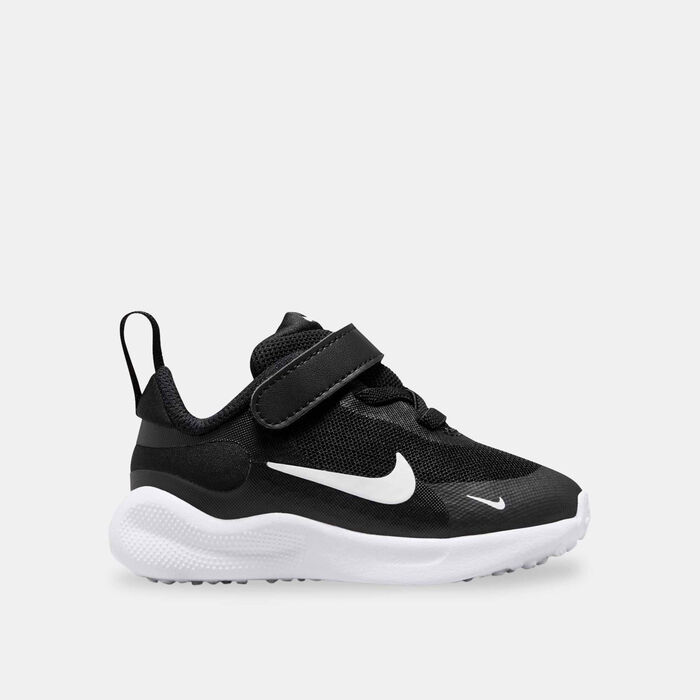 Nike Kids' Revolution 7 Shoes Black Nike Kids' Revolution 7 Shoes Black image number 0