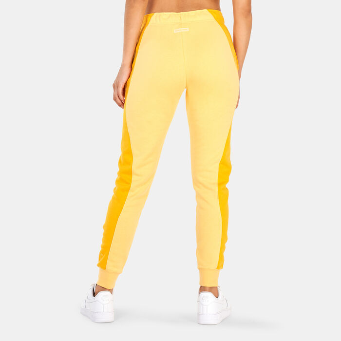 Nike Women's Sportswear Air Mid-Rise Fleece Joggers yellow Nike Women's Sportswear Air Mid-Rise Fleece Joggers yellow image number 1