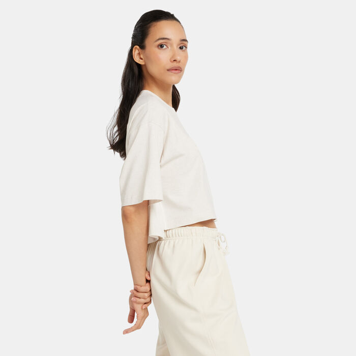 New Balance Women's Embossed Graphic Jersey T-Shirt Beige New Balance Women's Embossed Graphic Jersey T-Shirt Beige image number 2