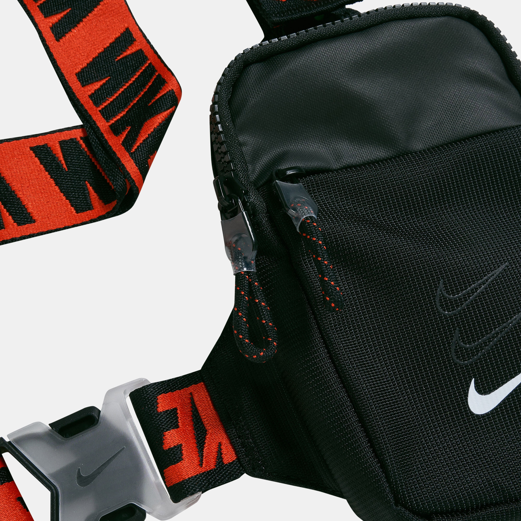 Sportswear Essentials Hip Pack Black Nike in Qatar SSS