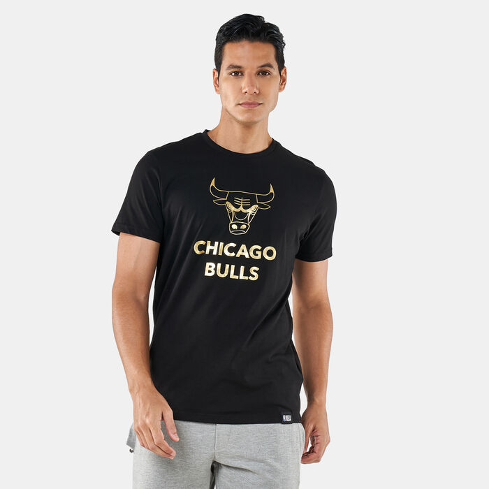 New Era Men's NBA Chicago Bulls Metallic Logo Black T-Shirt Black New Era Men's NBA Chicago Bulls Metallic Logo Black T-Shirt Black image number 0