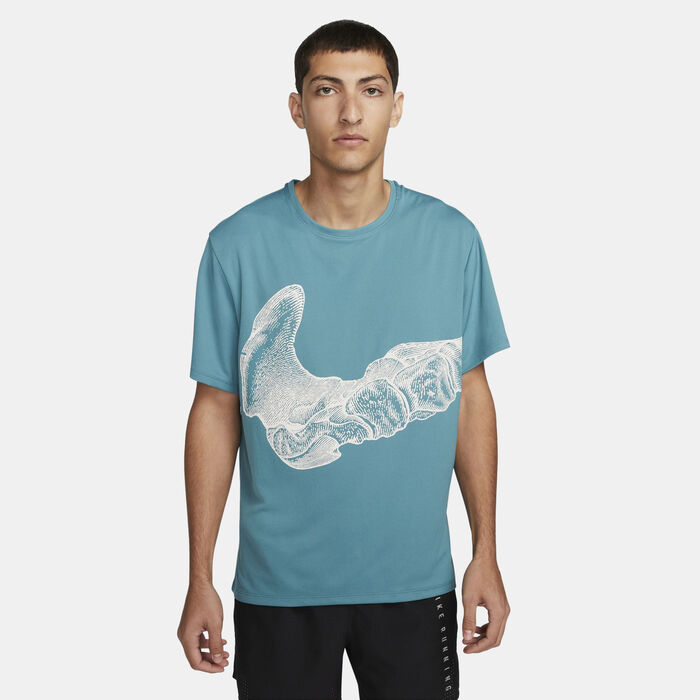 Nike Men's Dri-FIT UV Run Division Miller T-Shirt Green Nike Men's Dri-FIT UV Run Division Miller T-Shirt Green image number 0