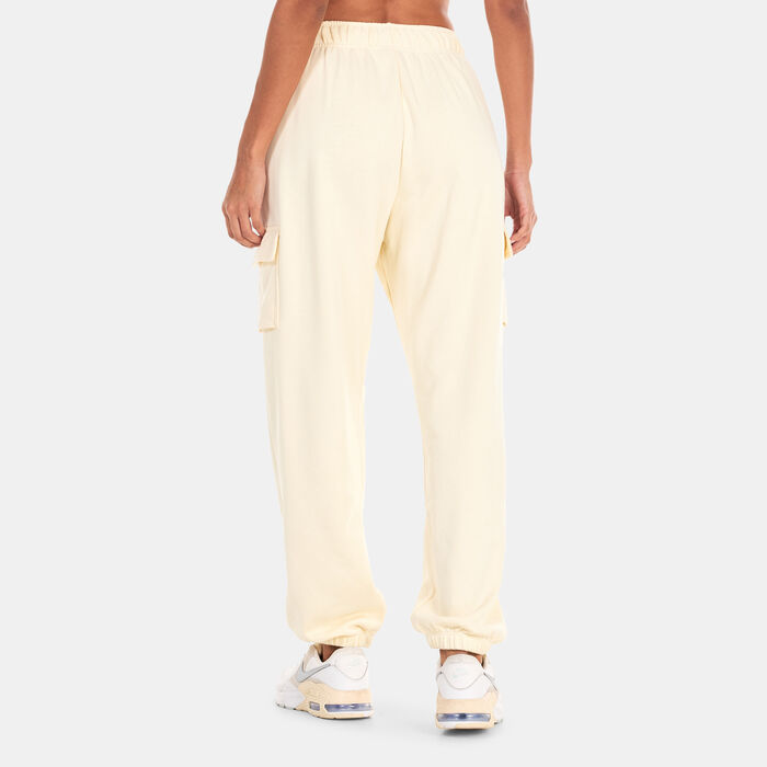 Nike Women's Sportswear Club Fleece Oversized Cargo Joggers Ivory Nike Women's Sportswear Club Fleece Oversized Cargo Joggers Ivory image number 1