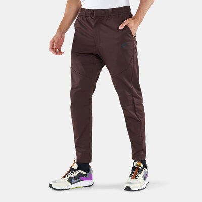 Nike Men's Sportswear Tech Essentials Unlined Commuter Pants Brown