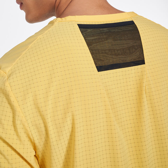 Nike Men's Dri-FIT Rise 365 Trail T-Shirt Multi Nike Men's Dri-FIT Rise 365 Trail T-Shirt Multi image number 3