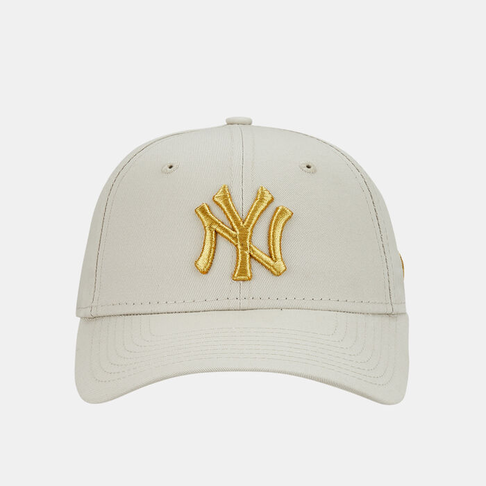 New Era Women's Metallic Logo New York Yankees 9Forty Cap Beige New Era Women's Metallic Logo New York Yankees 9Forty Cap Beige image number 0