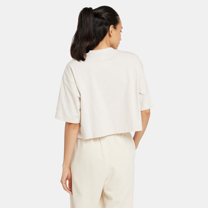 New Balance Women's Embossed Graphic Jersey T-Shirt Beige New Balance Women's Embossed Graphic Jersey T-Shirt Beige image number 1