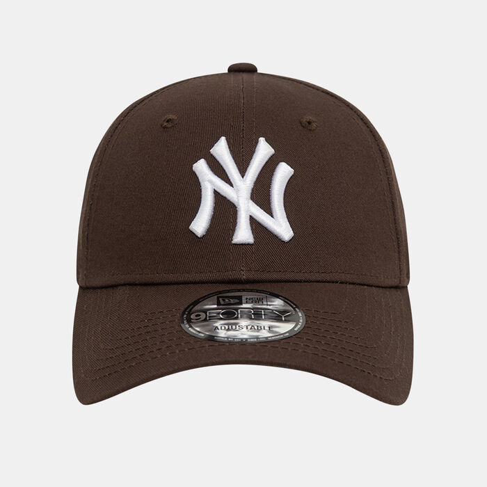 New Era Men's MLB New York Yankees League Essential 9FORTY Cap Brown image number 0