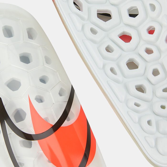 Nike Men’s Mercurial Lite Football Shin Guards White Nike Men’s Mercurial Lite Football Shin Guards White image number 3