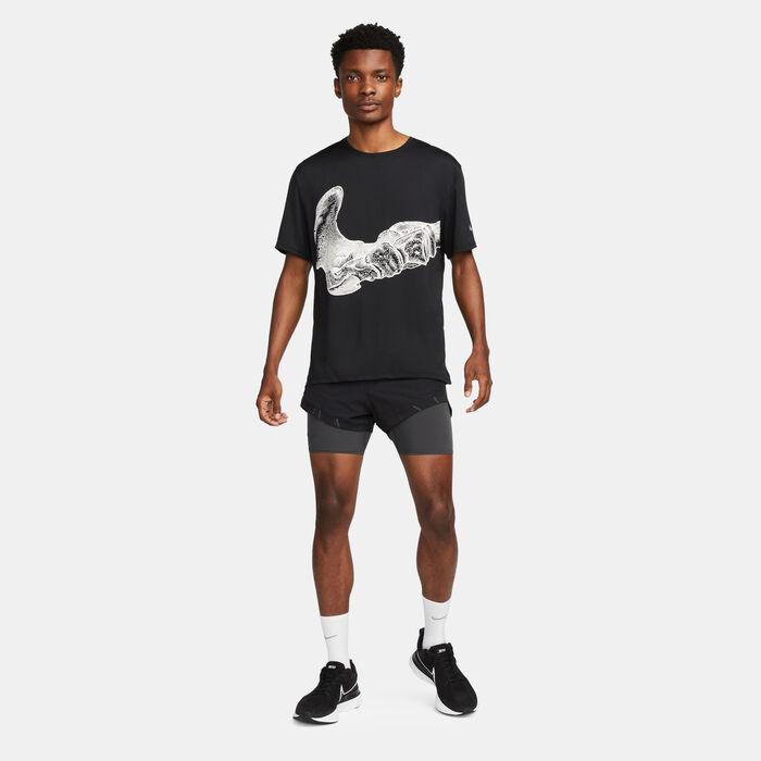 Nike Men's Dri-FIT UV Run Division Miller T-Shirt Black image number 2