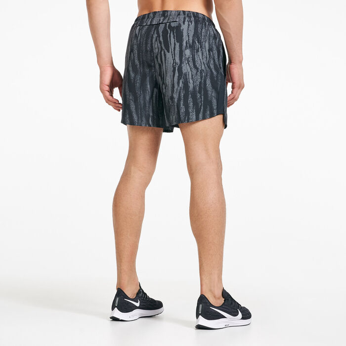 Nike Men's Challenger 5-inch Shorts Black image number 1