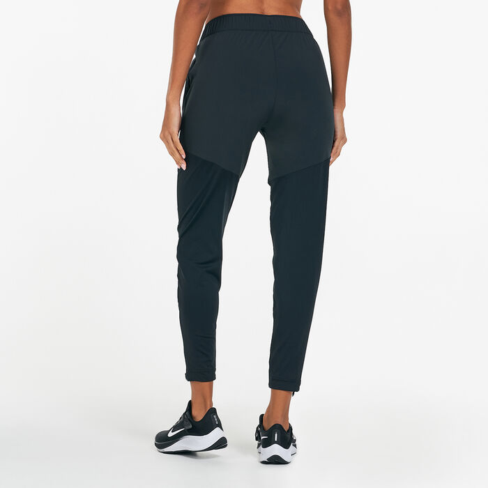 Nike Women's Essential Running Pants Black Nike Women's Essential Running Pants Black image number 1