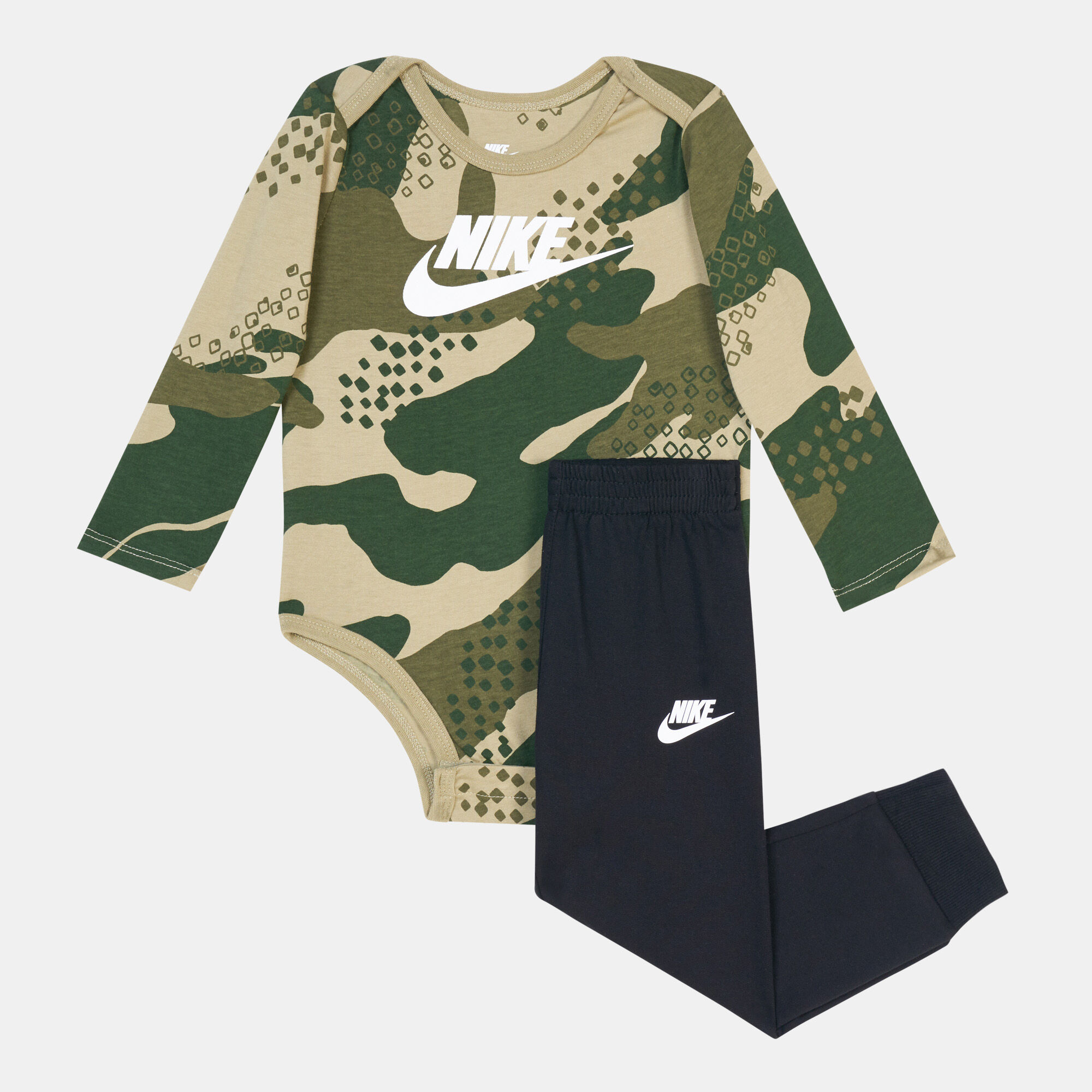 Nike club camo joggers in green cheap