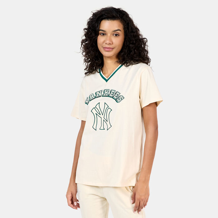 New Era Women's MLB New York Yankees Graphic T-Shirt Beige New Era Women's MLB New York Yankees Graphic T-Shirt Beige image number 0