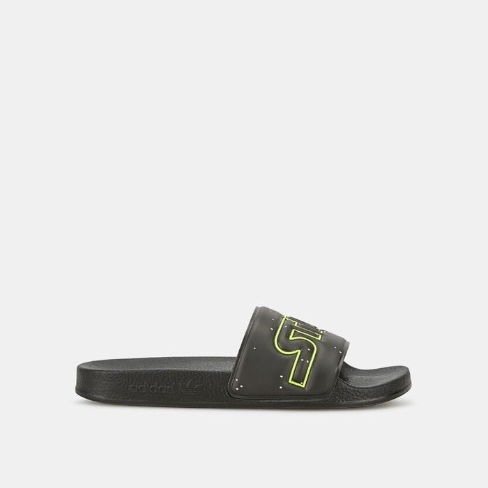 adidas Originals Kids' x Star Wars Adilette Slides (Older Kids) Black adidas Originals Kids' x Star Wars Adilette Slides (Older Kids) Black image number 1