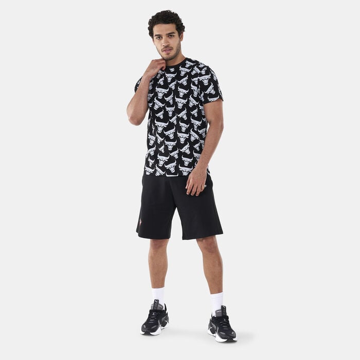 New Era Men's Chicago Bulls All Over Print Distressed T-Shirt Black New Era Men's Chicago Bulls All Over Print Distressed T-Shirt Black image number 2