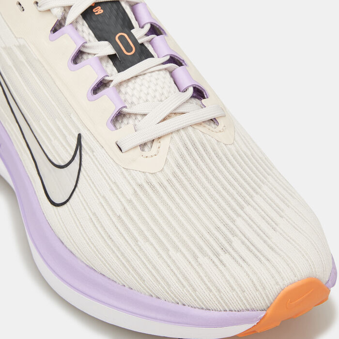 Nike Women's Air Winflo 9 Road Running Shoe Ivory image number 4