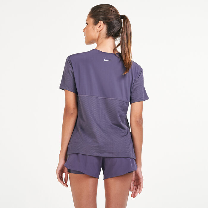 Nike Women's Icon Clash City Sleek T-Shirt Purple Nike Women's Icon Clash City Sleek T-Shirt Purple image number 1