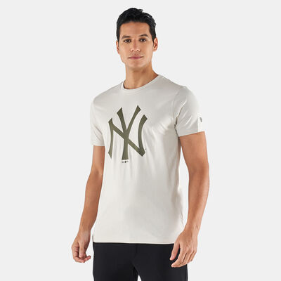New Era Men's MLB Seasonal Team New York Yankees Logo Stone T-Shirt Beige