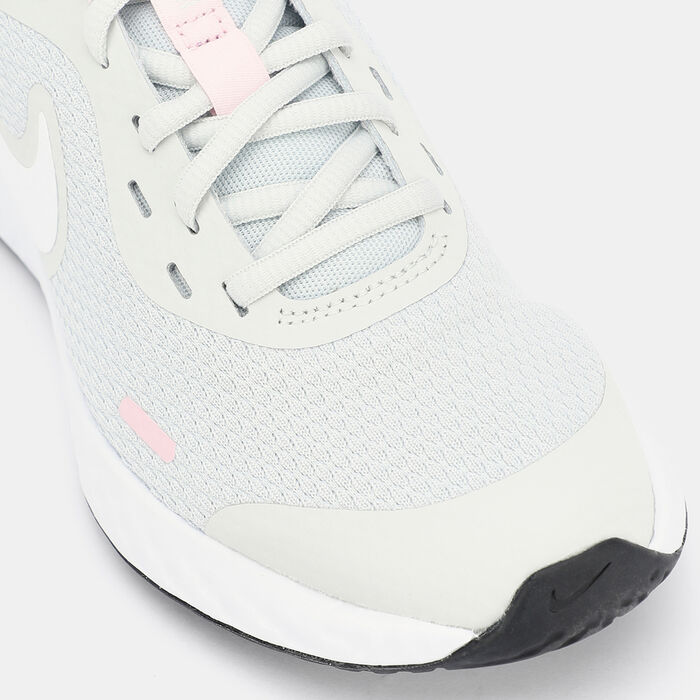 Nike Kids' Revolution 5 Running Shoe (Older Kids) Grey Nike Kids' Revolution 5 Running Shoe (Older Kids) Grey image number 4