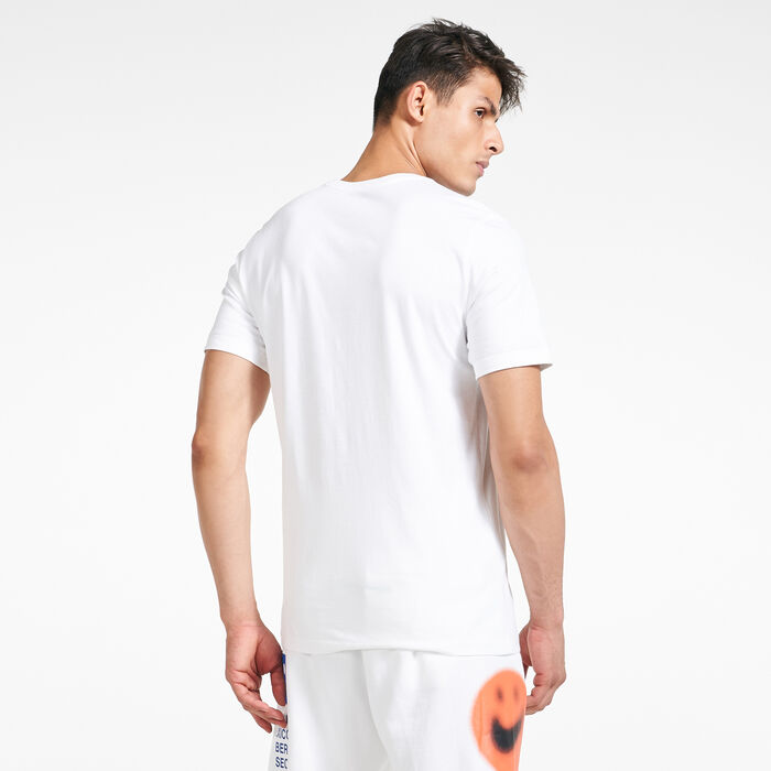Nike Men's Air Sportswear Beach Flamingo T-Shirt Grey Nike Men's Air Sportswear Beach Flamingo T-Shirt Grey image number 1