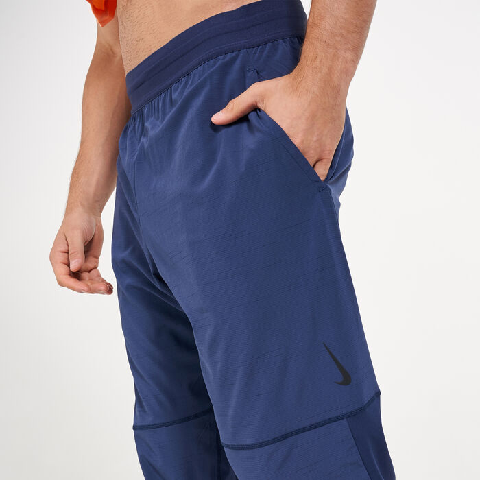 Nike Men's CW Yoga Pants Blue image number 3