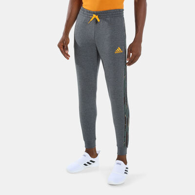 adidas Men&rsquo;s Essentials Fleece Camo-Print Sweatpants Grey