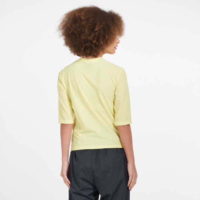Nike Women's Sportswear Icon Clash T-Shirt yellow Nike Women's Sportswear Icon Clash T-Shirt yellow image number 1