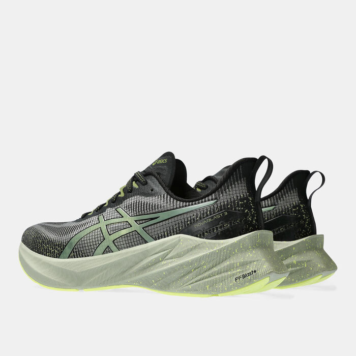 ASICS Men's NOVABLAST 3 LE Running Shoes Black ASICS Men's NOVABLAST 3 LE Running Shoes Black image number 2