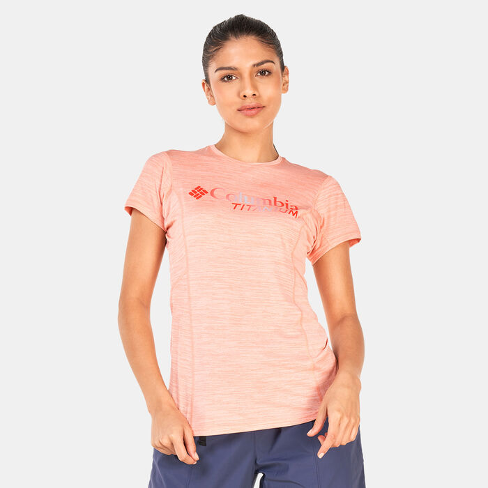 Columbia Women's Titan Pass™ Graphic T-Shirt Pink Columbia Women's Titan Pass™ Graphic T-Shirt Pink image number 0